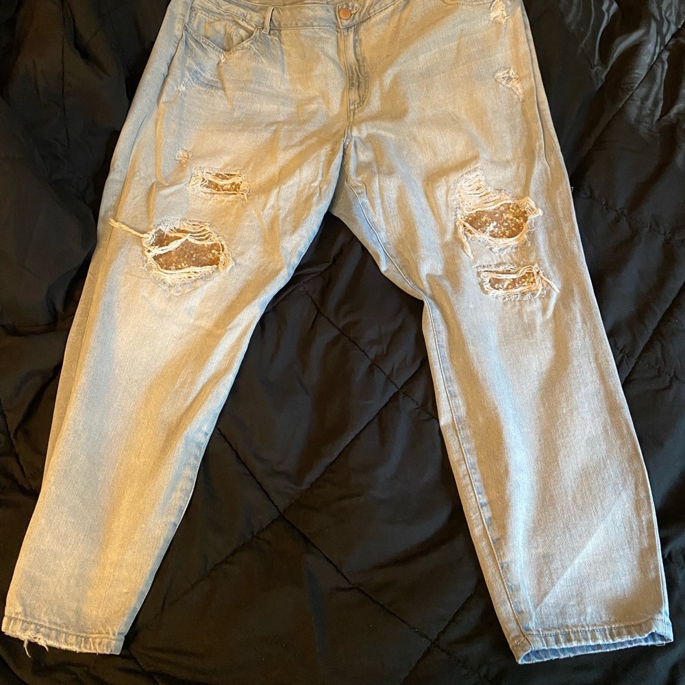 Refuge light washed distressed boyfriend jeans with gold sequin patches. Size 26